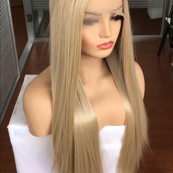 Long straight synthetic blond wig - Picture 3 of 7